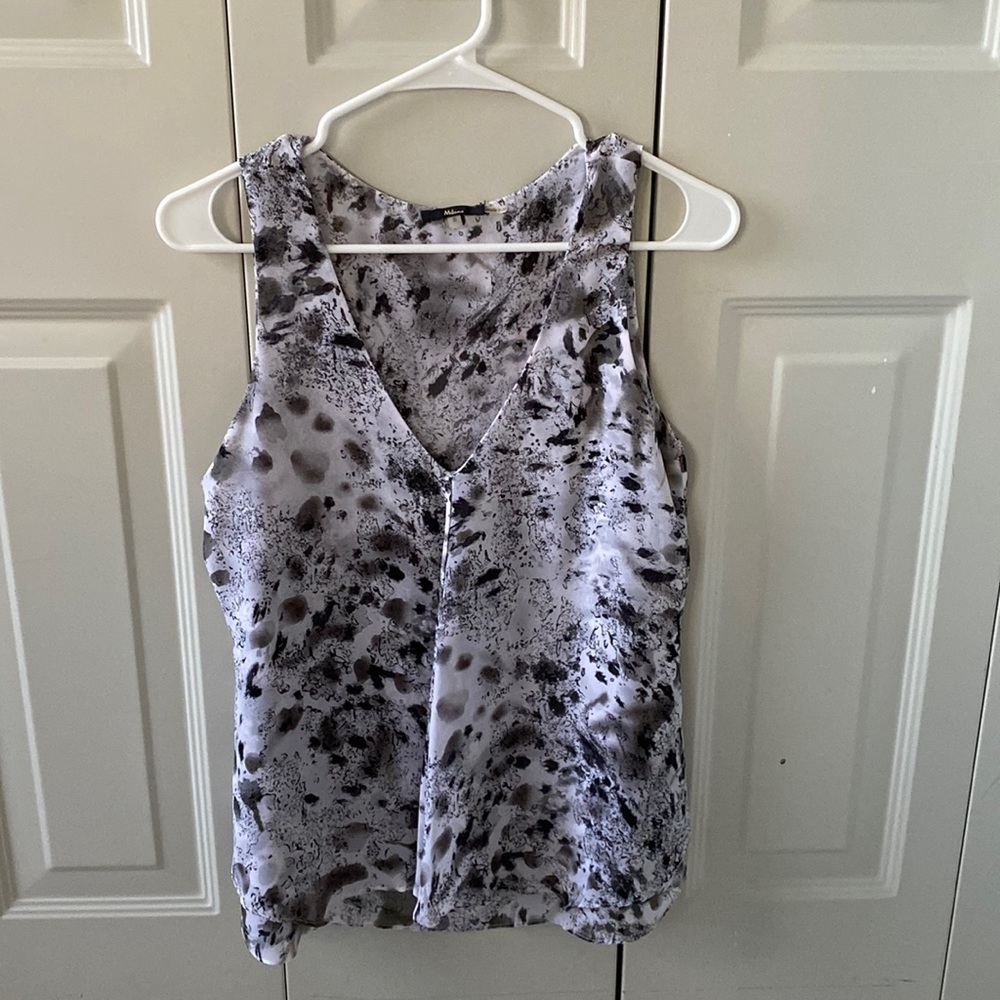 Stylish black and white patterned sleeveless blouse
